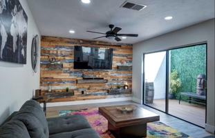 featured image of Glen Oaks Manor Dr