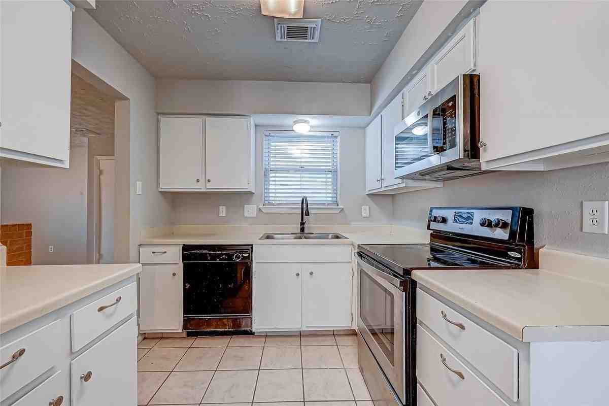 24130 Silversmith Ln - Photo 2 of 27