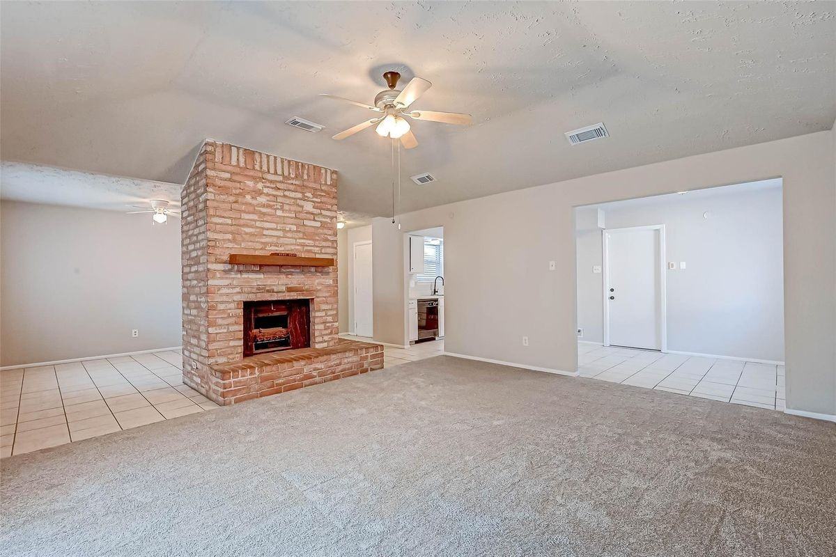 24130 Silversmith Ln - Photo 3 of 27