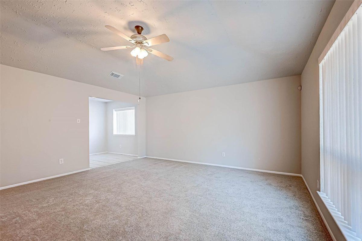 24130 Silversmith Ln - Photo 4 of 27