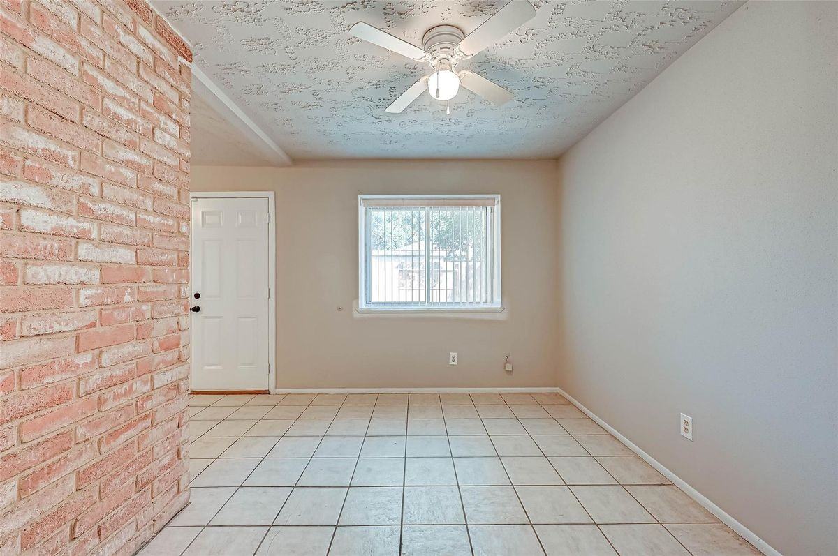 24130 Silversmith Ln - Photo 5 of 27