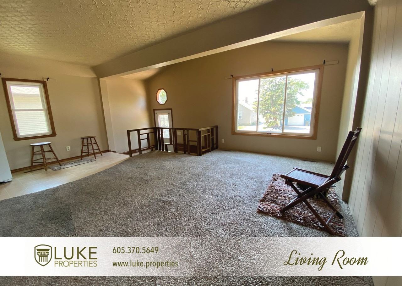 102 S Lake Ave - Photo 3 of 18
