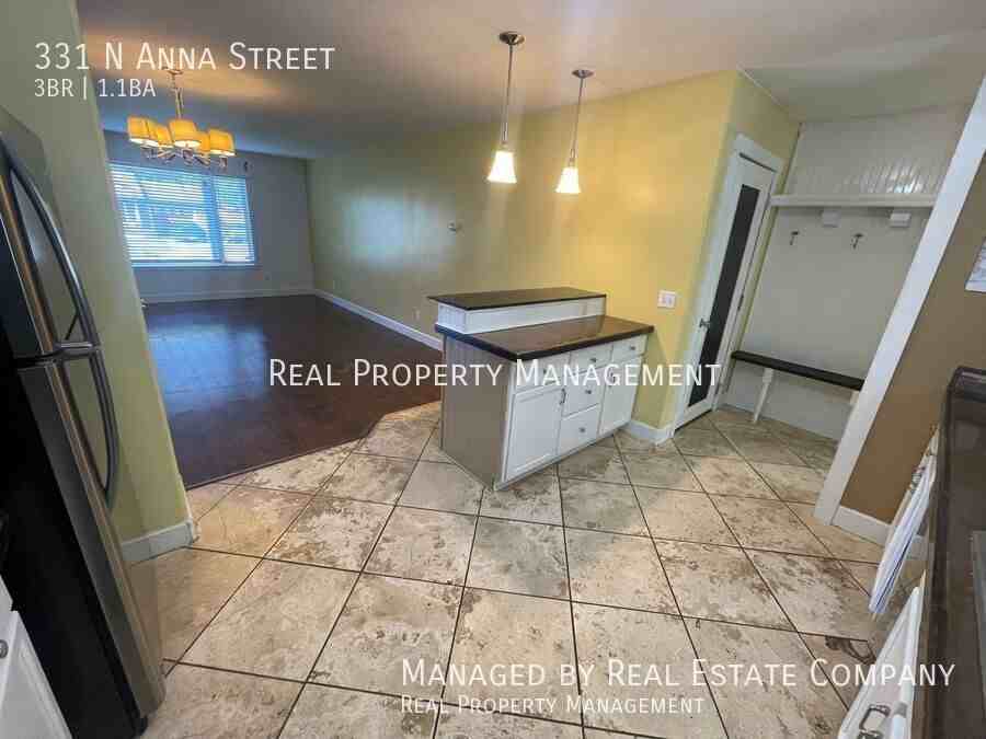 331 Anna St N - Photo 6 of 17