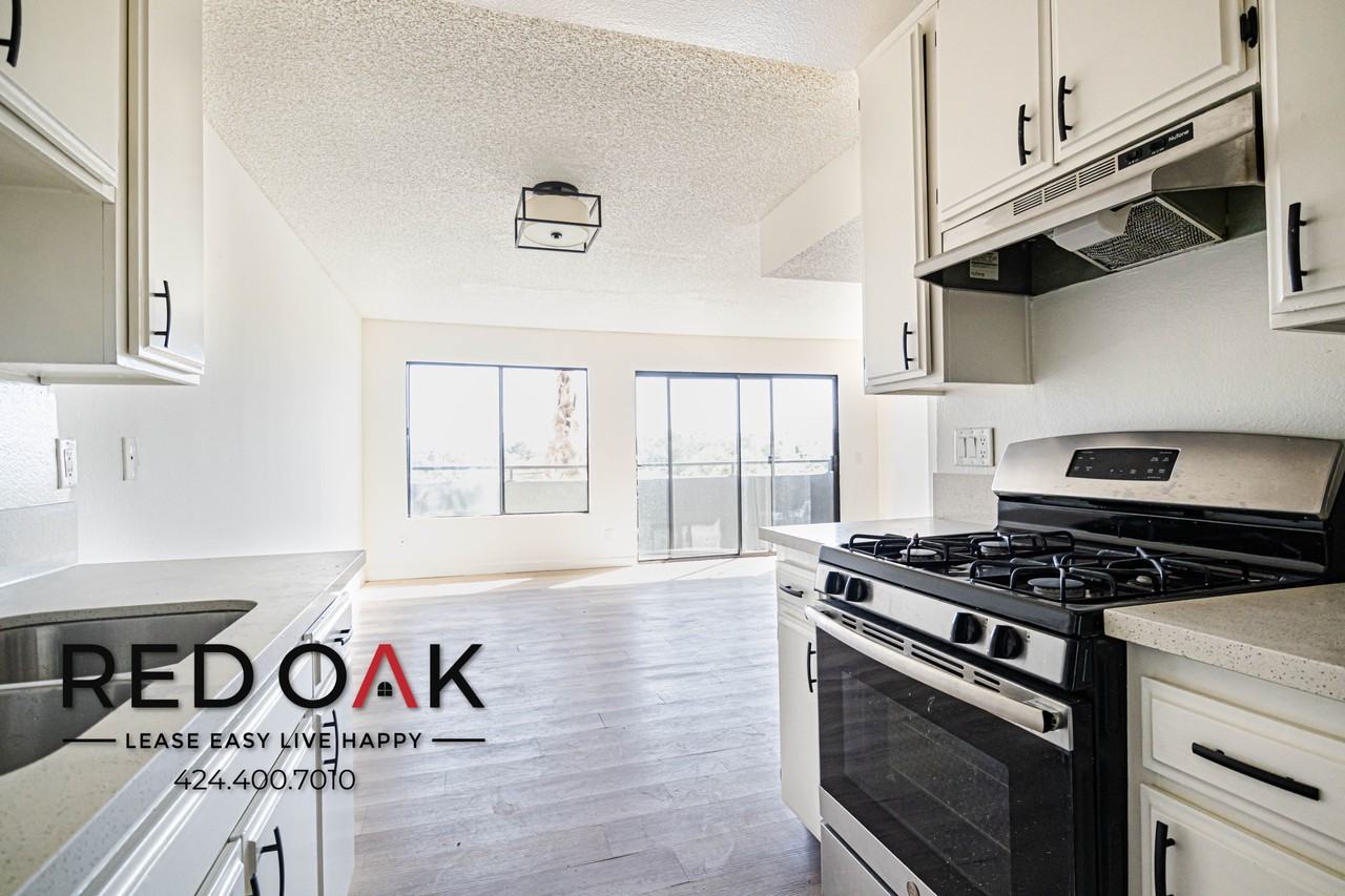 11823 Victory Blvd #214 - Photo 4 of 34
