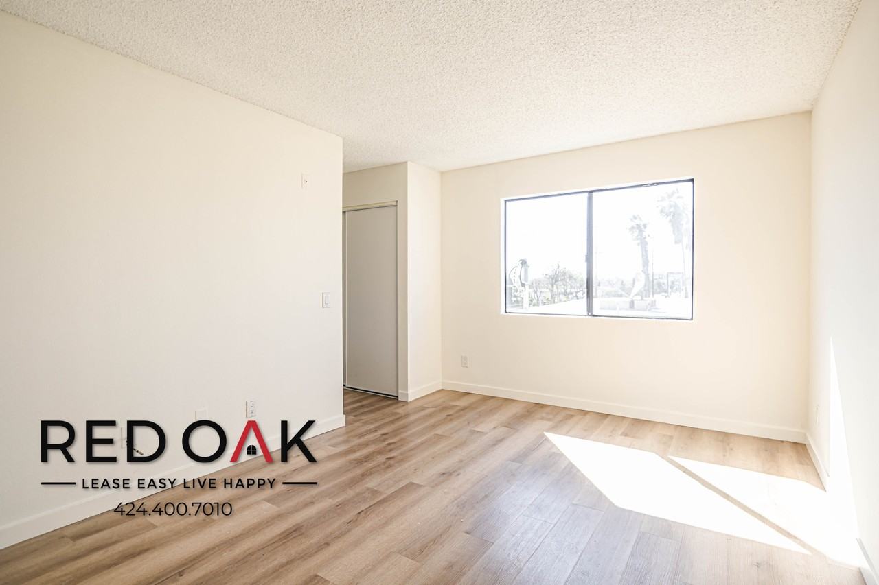 11817 Victory Blvd - Photo 7 of 33