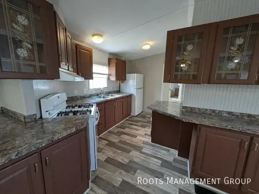 700 E 6th St #104 - Photo 3 of 12