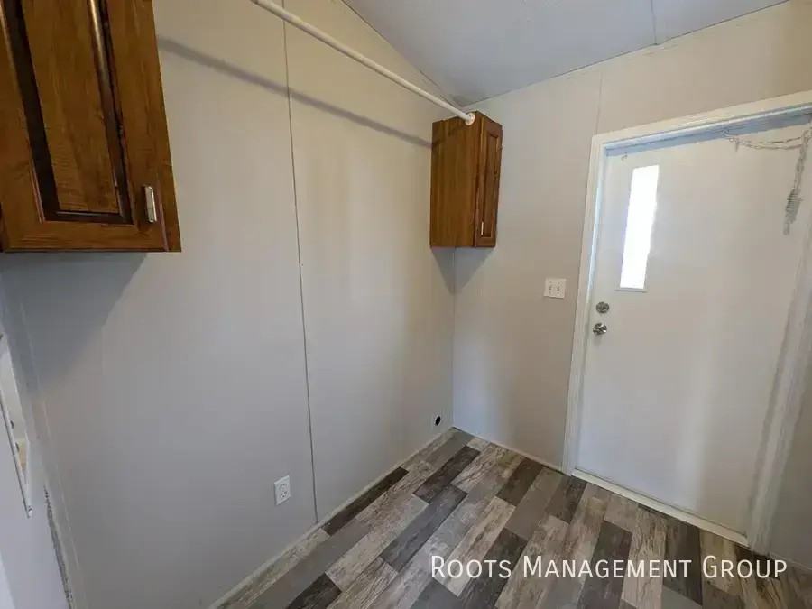 700 E 6th St #104 - Photo 4 of 12