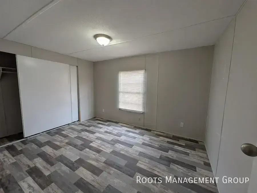 700 E 6th St #104 - Photo 6 of 12