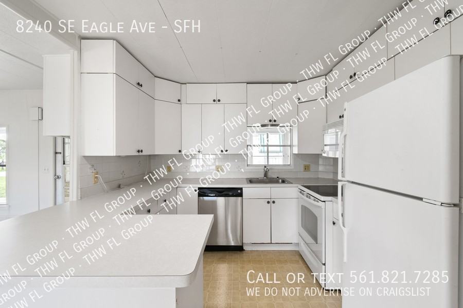 8240 Se Eagle Ave #SFH - Photo 3 of 11