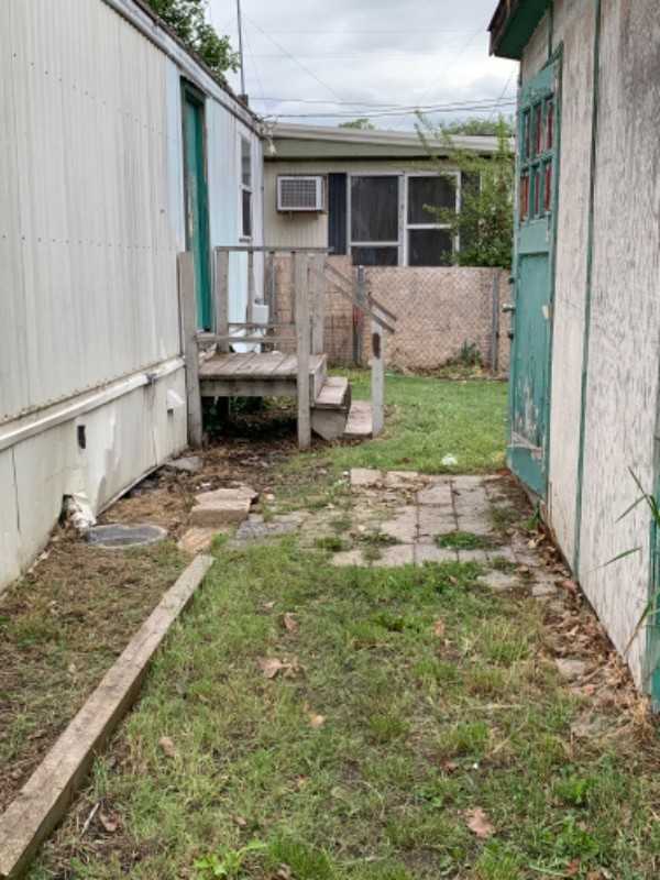 524 E Elgin St - Photo 5 of 12