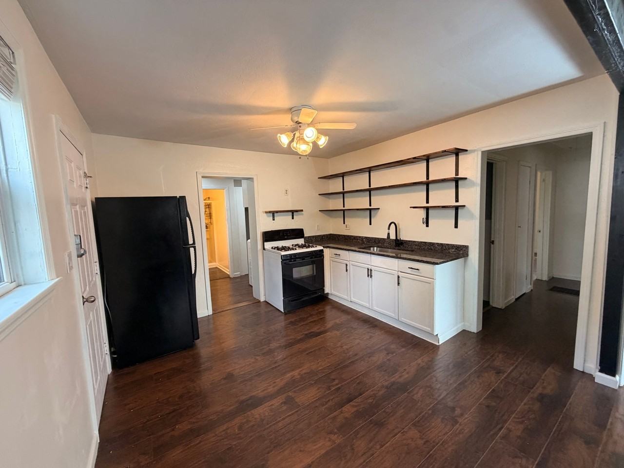 192 Fletcher Ct - Photo 3 of 9