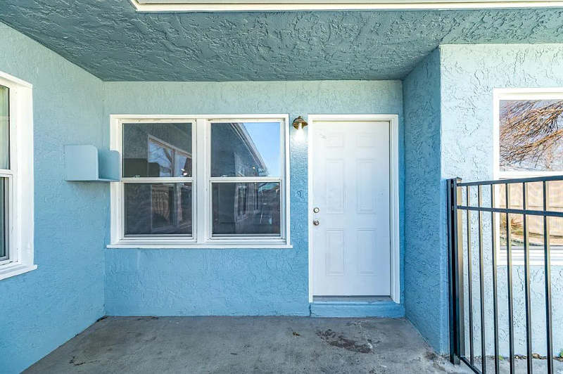 1741 W 7th St - Photo 4 of 19