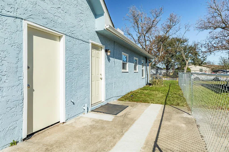 1741 W 7th St - Photo 5 of 19
