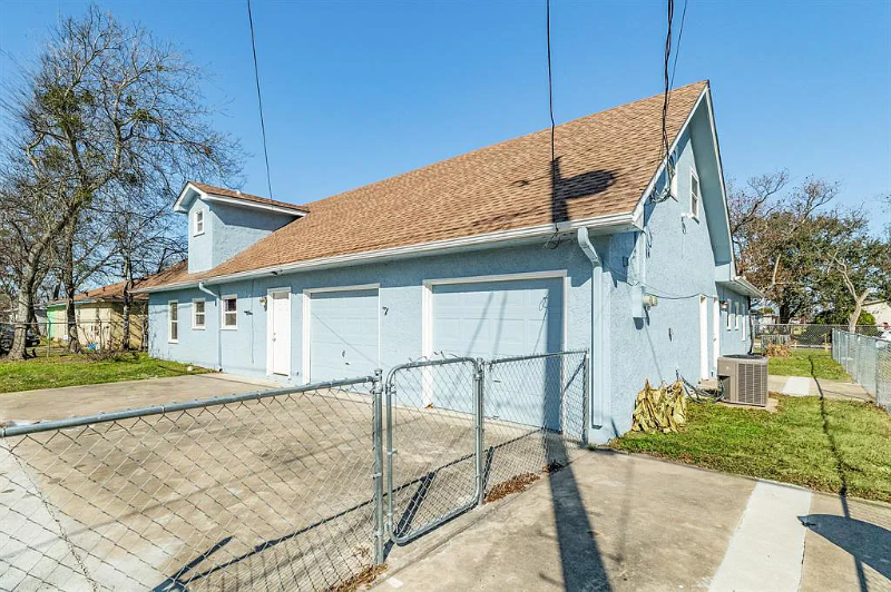 1741 W 7th St - Photo 7 of 19