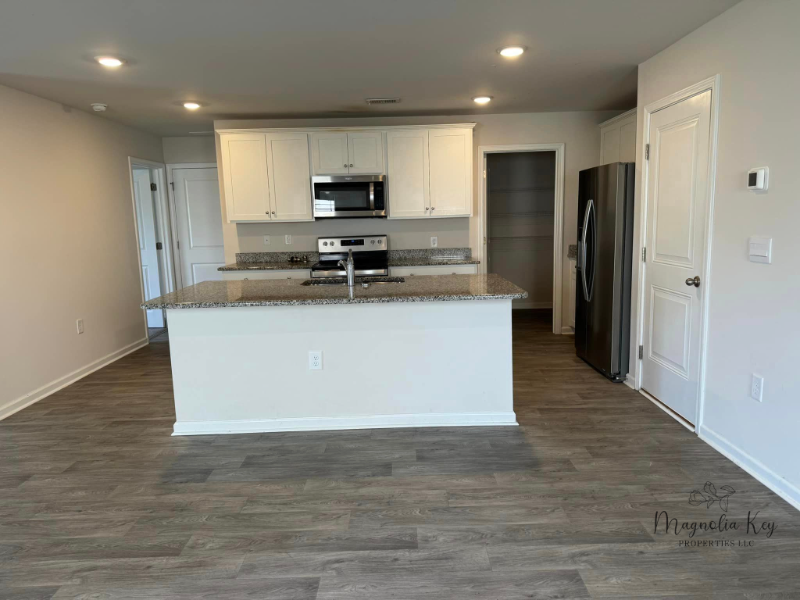 872 66th Ave N - Photo 3 of 34