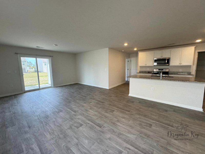 872 66th Ave N - Photo 4 of 34