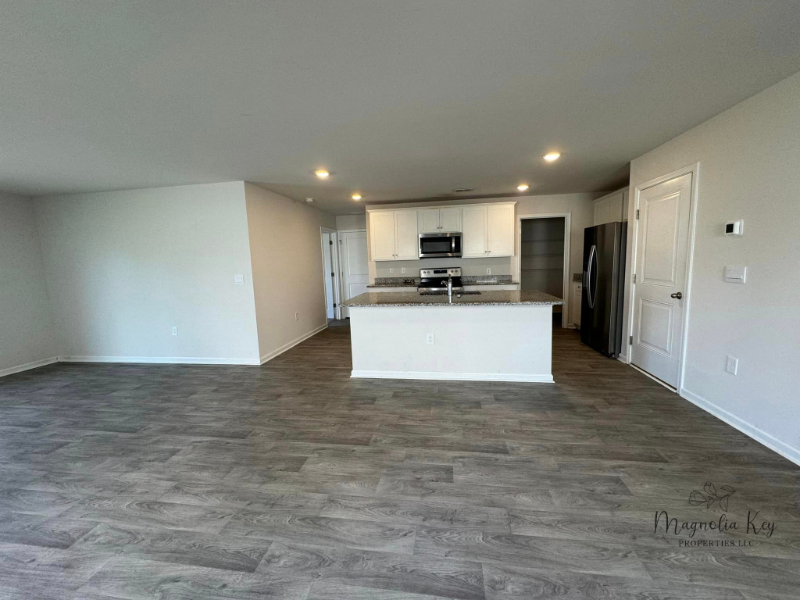872 66th Ave N - Photo 5 of 34