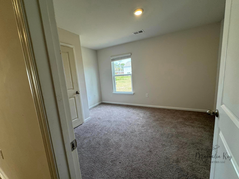 872 66th Ave N - Photo 7 of 34