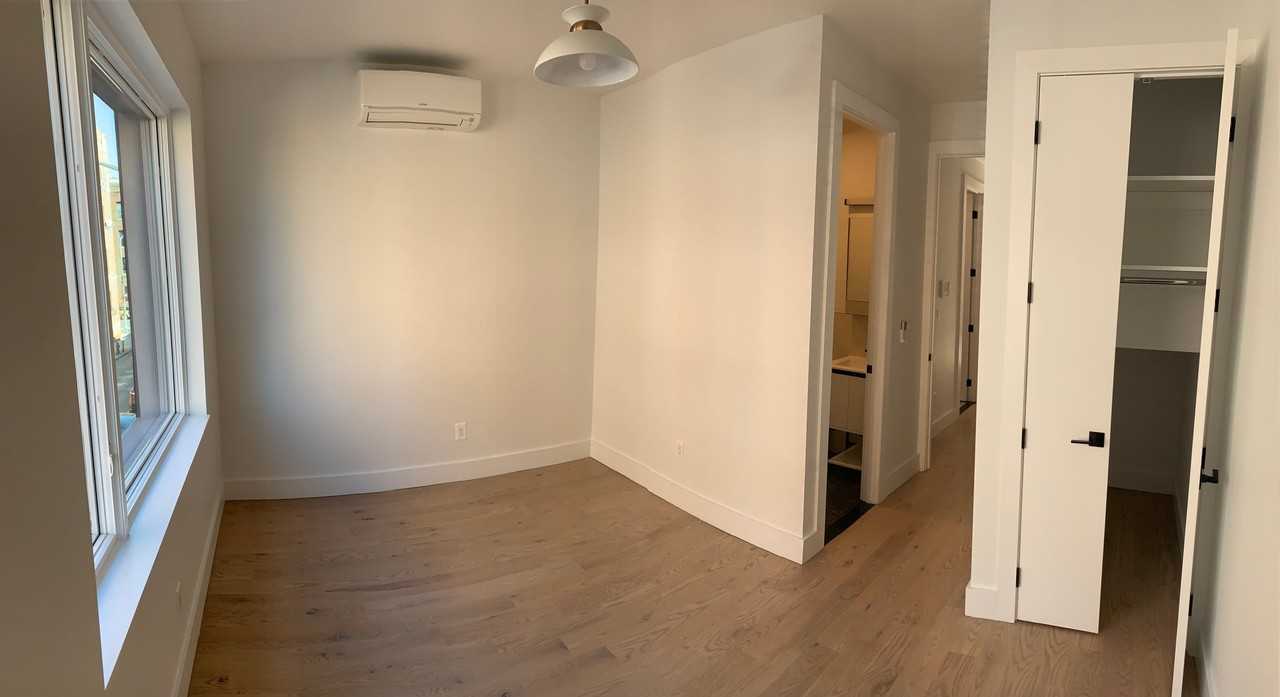 1526 Lincoln Pl #2L - Photo 4 of 6