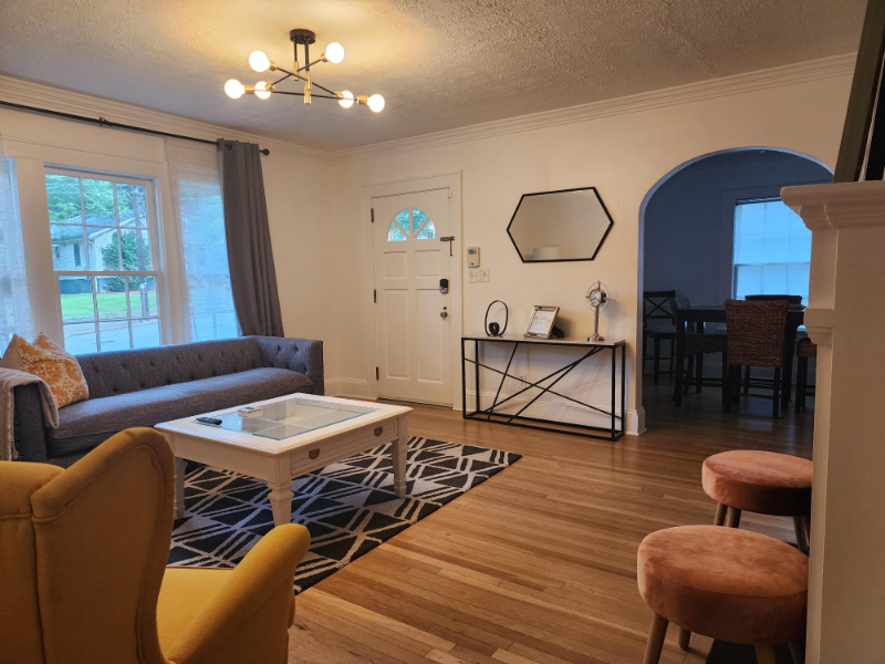 1103 Atlantic Dr Nw - Photo 4 of 19