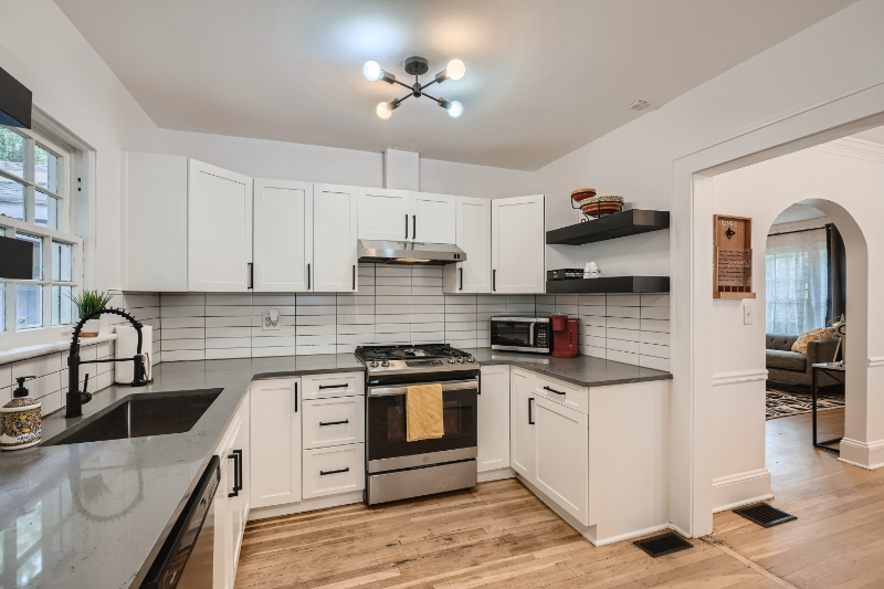 1103 Atlantic Dr Nw - Photo 6 of 19