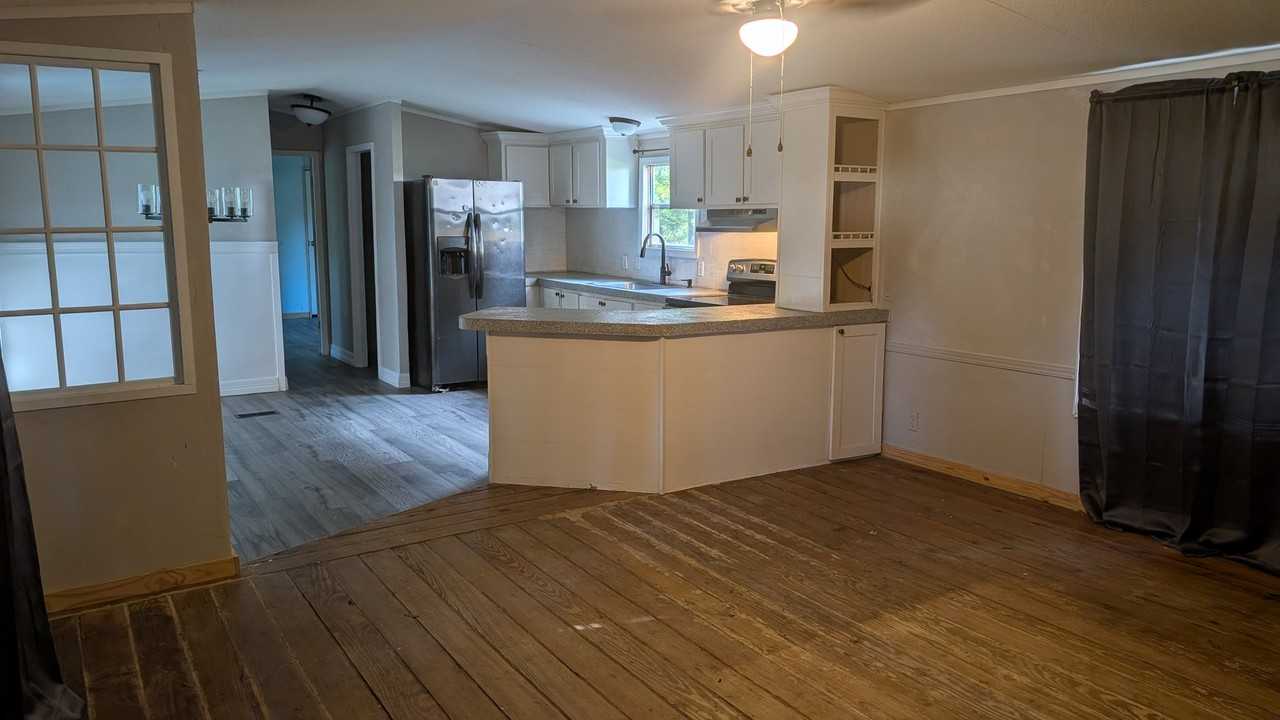 917 Kate Lowe Rd - Photo 2 of 15
