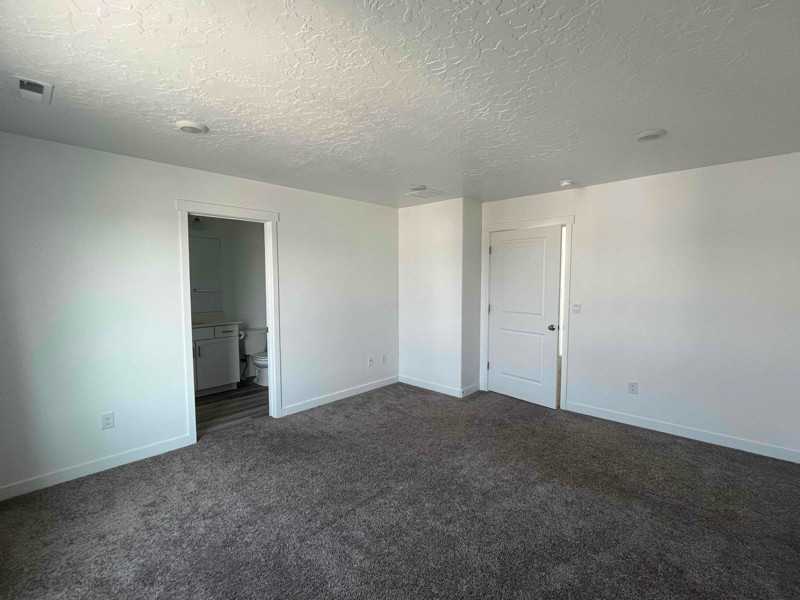 8595 W Bowie Dr - Photo 5 of 18