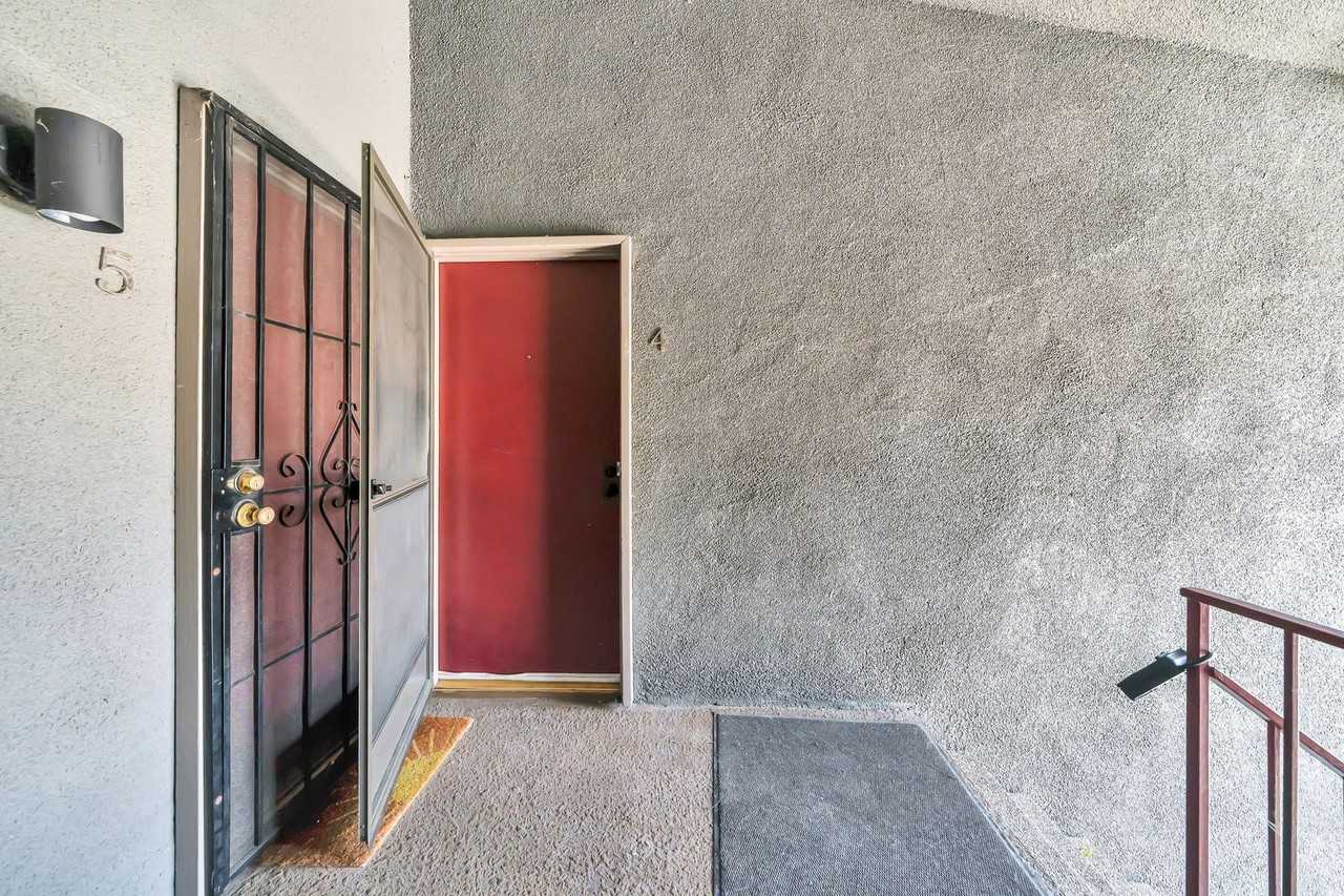 1751 Colby Ave #4 - Photo 4 of 35