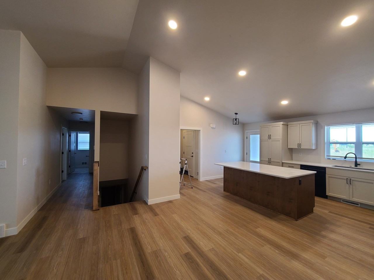 423 Founders Way - Photo 4 of 22