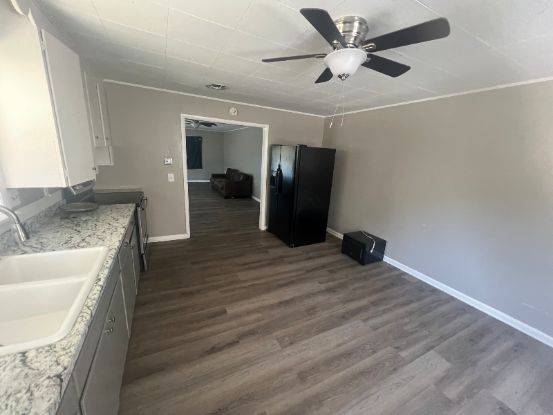 1401 Chestnut Ave #16 - Photo 4 of 11