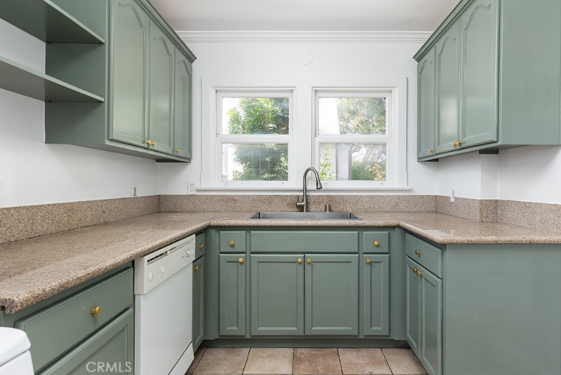 933 New Depot St #6 - Photo 6 of 14