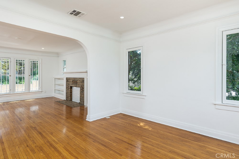 933 New Depot St #6 - Photo 7 of 14