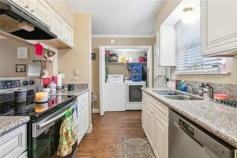 1781 Boulevard De Province - Photo 2 of 8