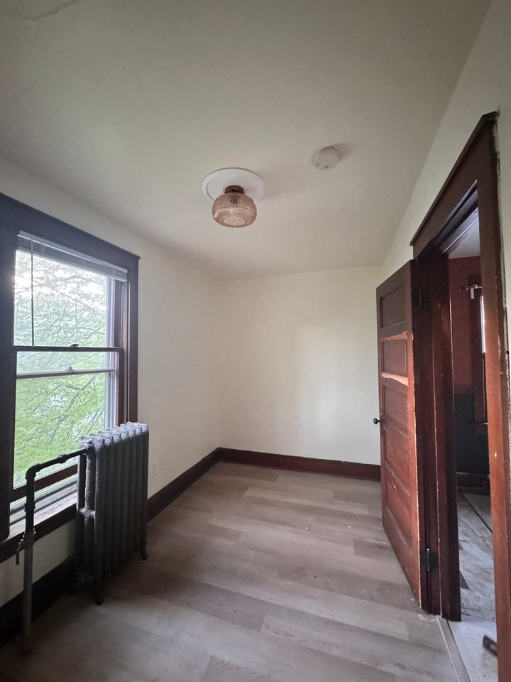 1825 Aster Ct - Photo 4 of 8