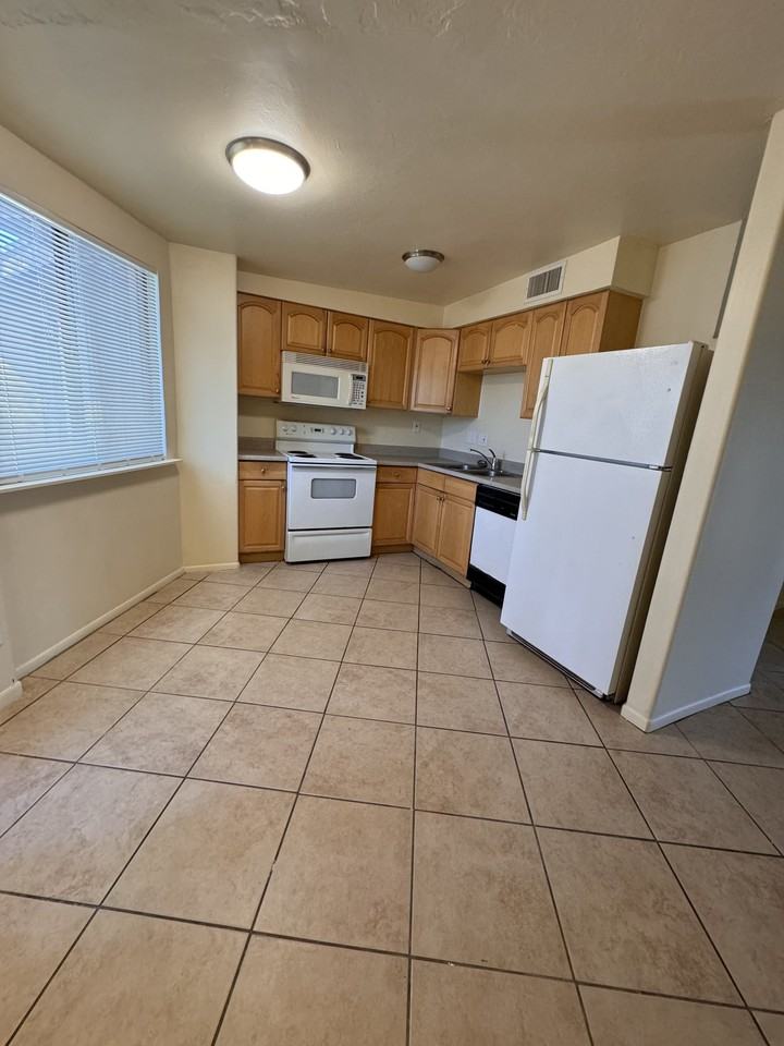3934 N Pomona Rd - Photo 5 of 10