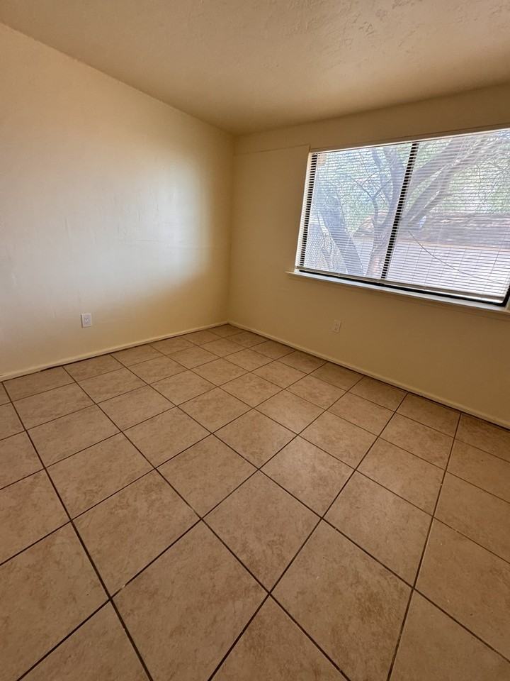 3934 N Pomona Rd - Photo 7 of 10