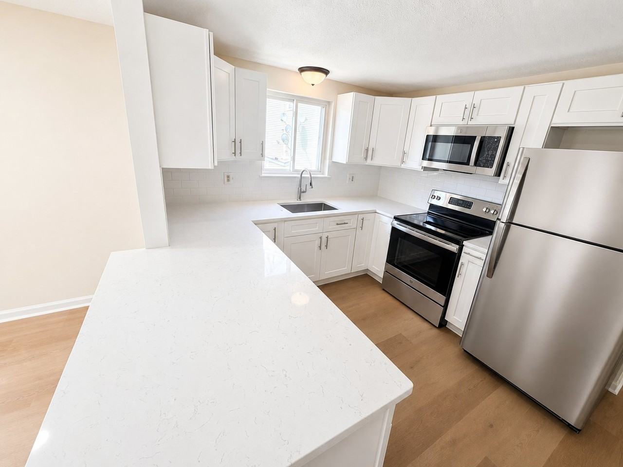 290 Washington St #4 - Photo 2 of 16