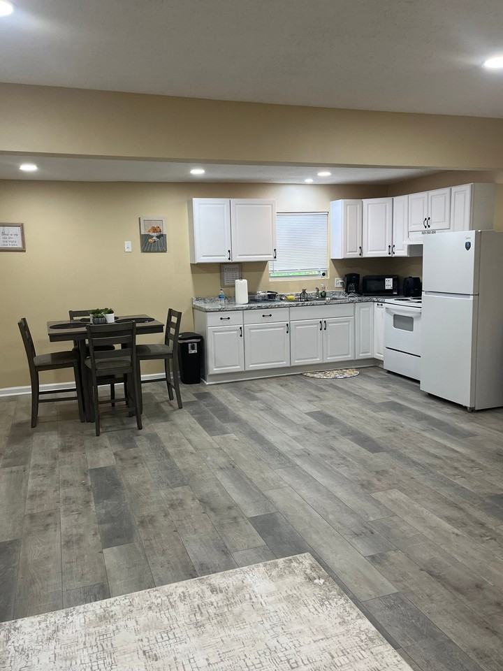 1016 Flamingo Dr - Photo 3 of 10