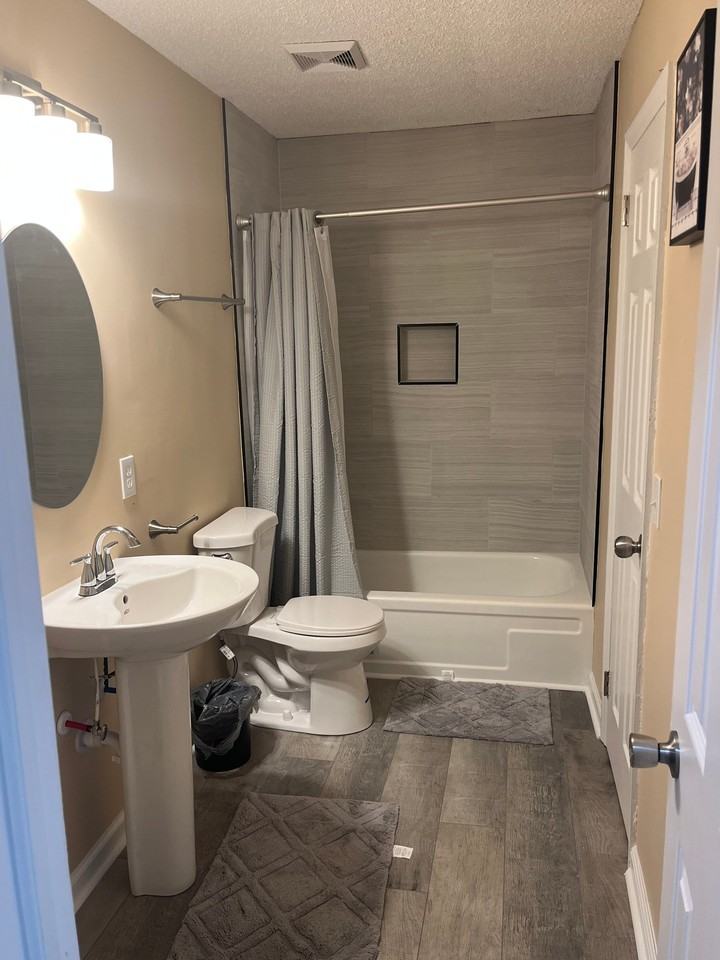1016 Flamingo Dr - Photo 5 of 10