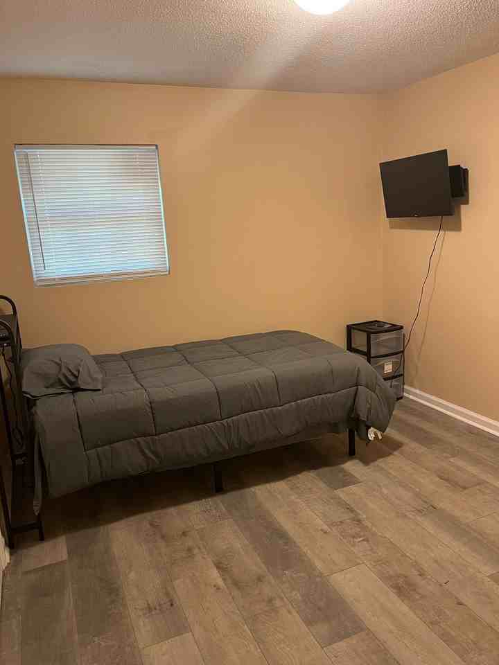 1016 Flamingo Dr - Photo 3 of 10