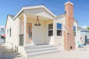 featured image of 11911 Stagg St