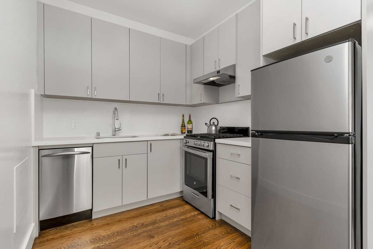 1405 Franklin - Photo 3 of 14