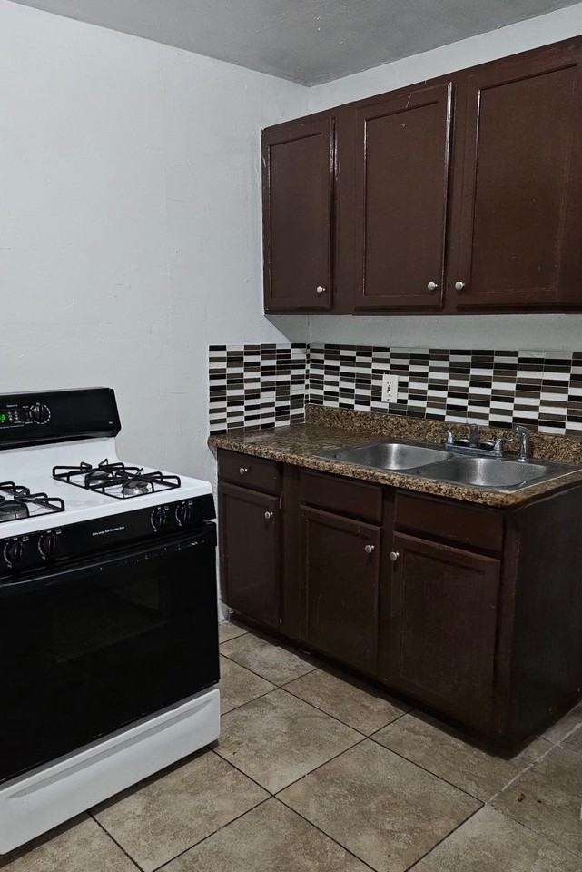 1333 W Taylor St #3 - Photo 2 of 2