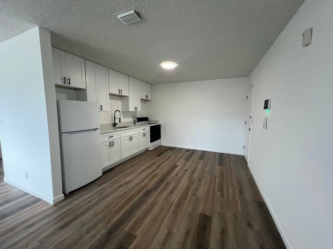 603 Clear Lake Ave - Photo 3 of 12