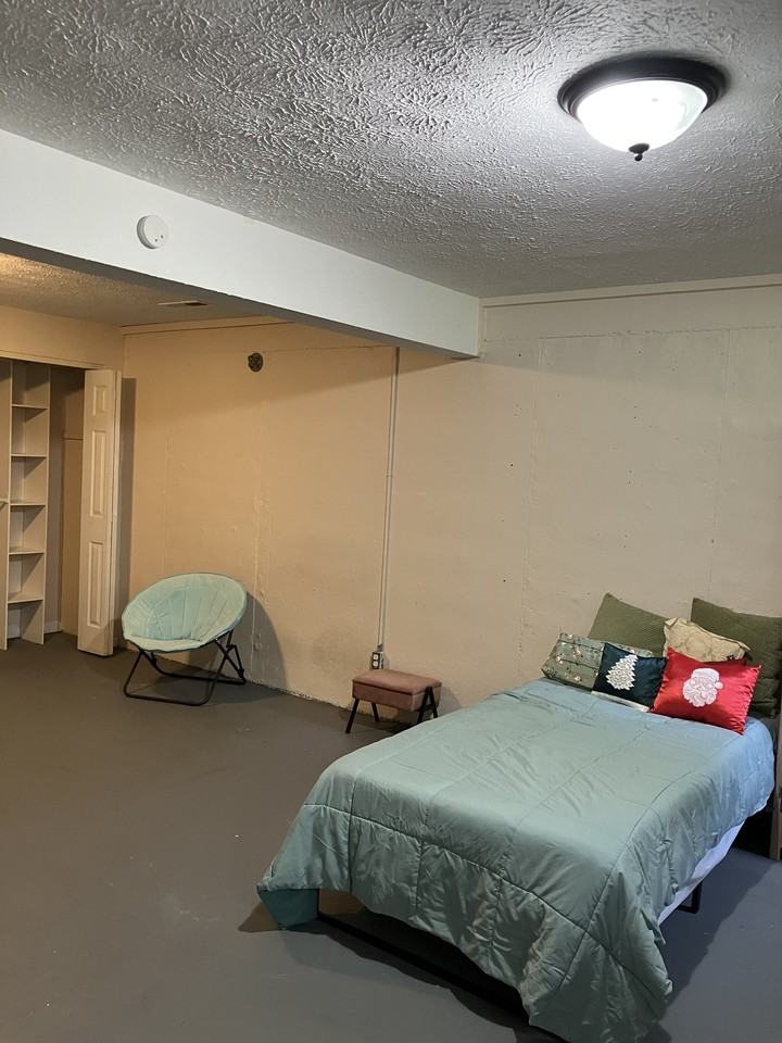 526 E Graham Pl - Photo 3 of 22