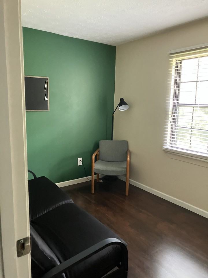 526 E Graham Pl - Photo 7 of 22