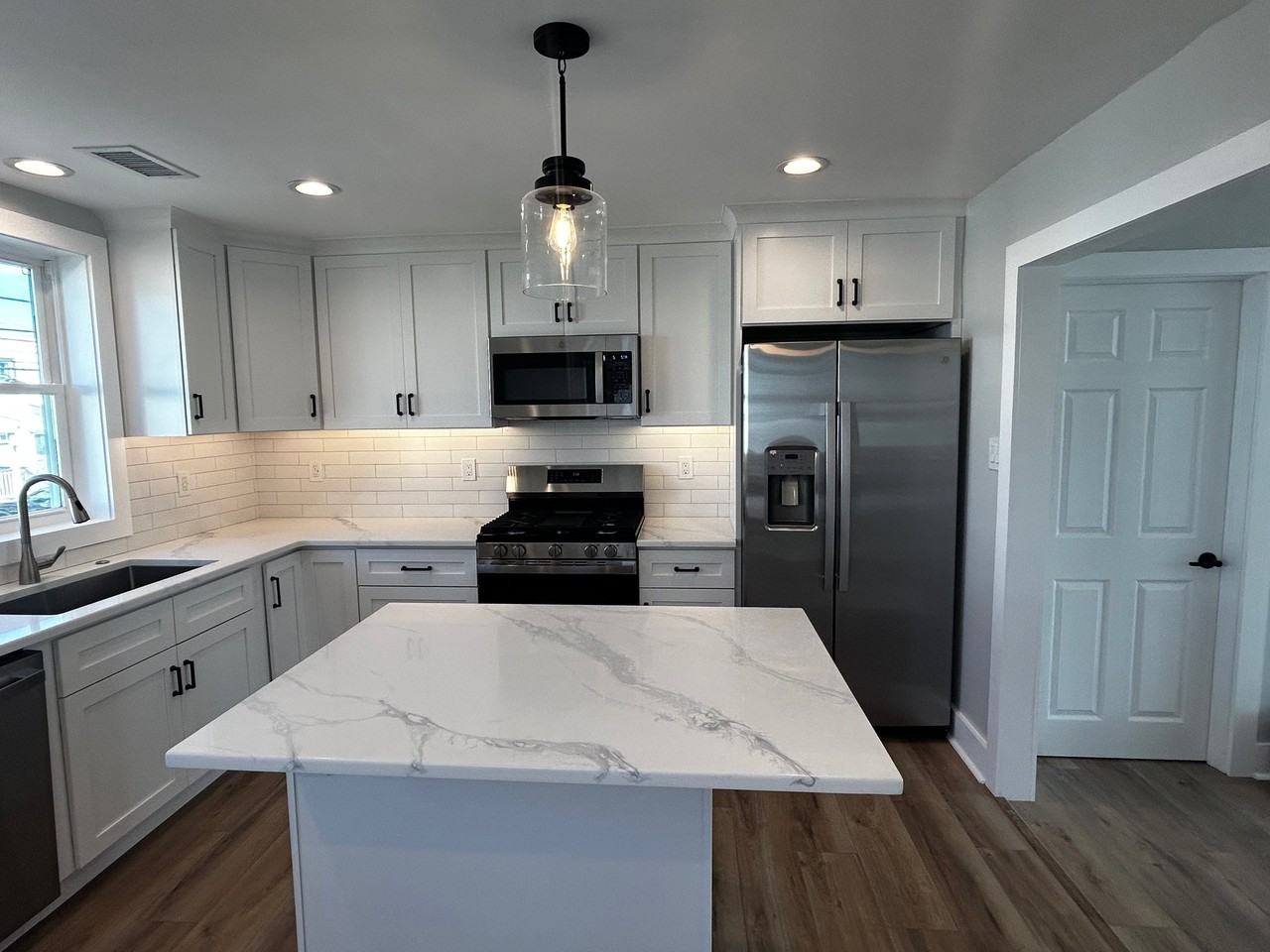 1135 Agnew Dr - Photo 2 of 10