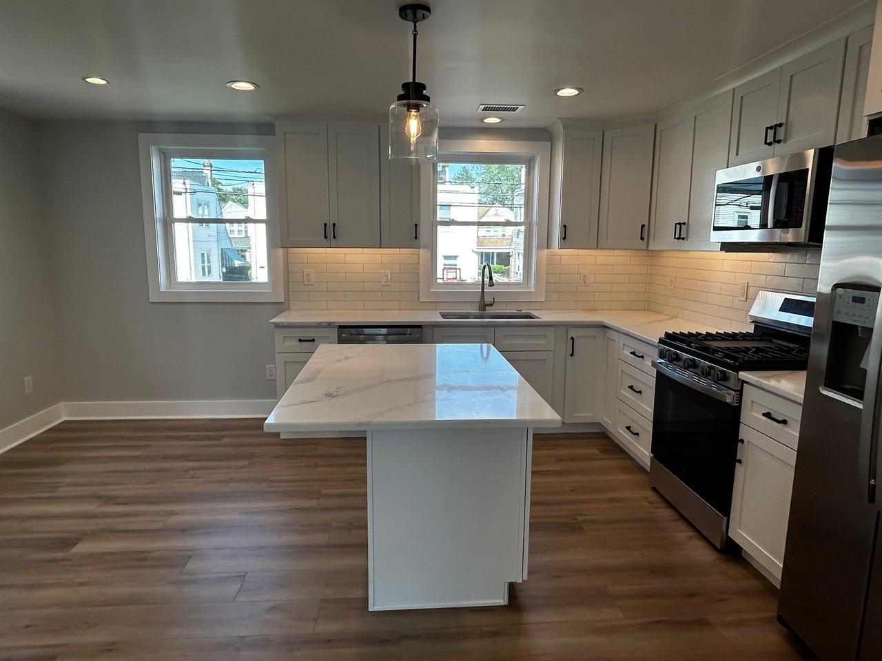 1135 Agnew Dr - Photo 3 of 10