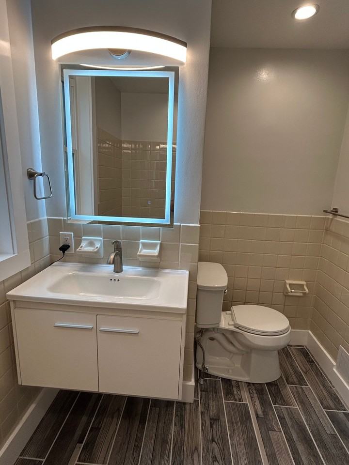 1135 Agnew Dr - Photo 4 of 10