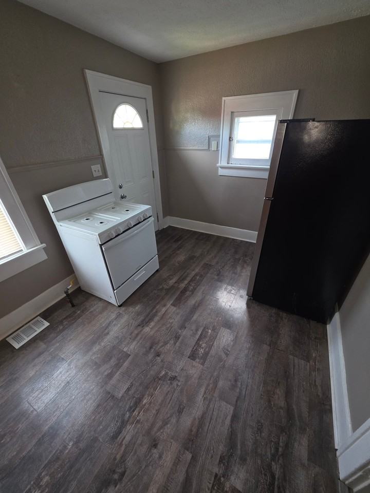 1620 Gummer Ave - Photo 5 of 16